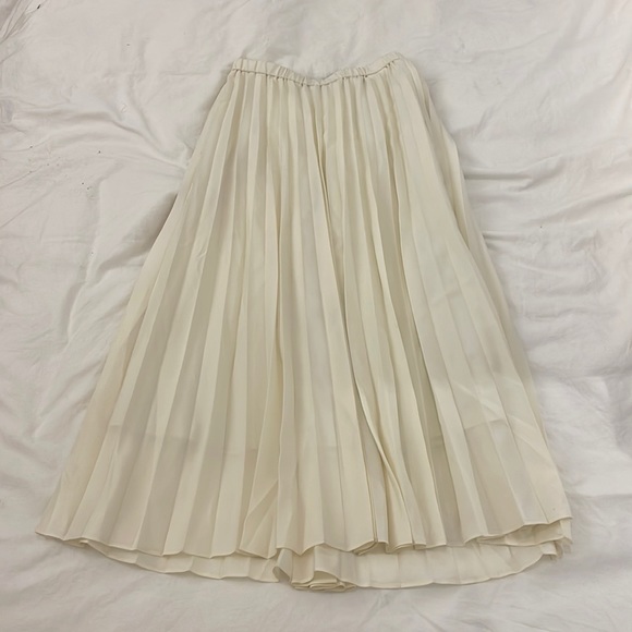Uniqlo Skirts White Pleated Skirt Poshmark